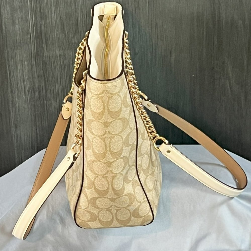 Coach Signature Pattern Leather Purse - Picture 7 of 11